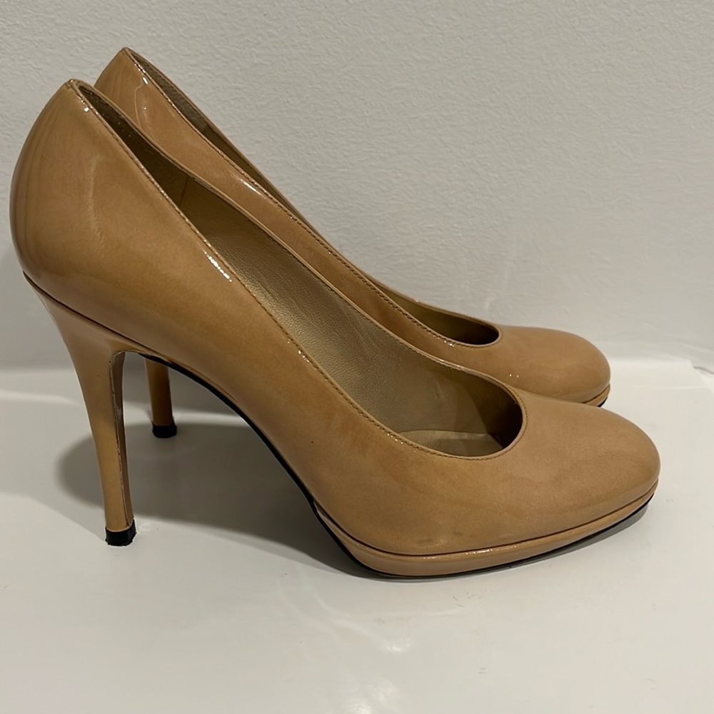 Stuart Weitzman Nude Platswoon Patent Leater Pumps